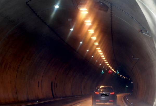 Autobahntunnel.jpg