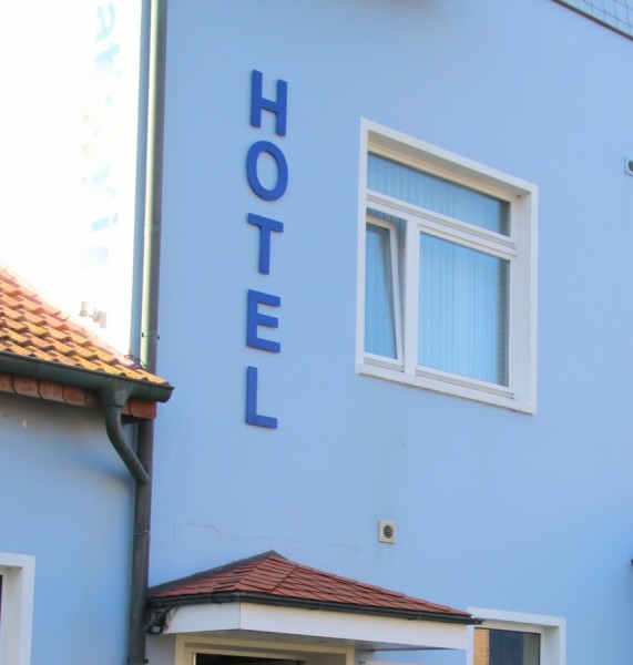 Hotel1.JPG