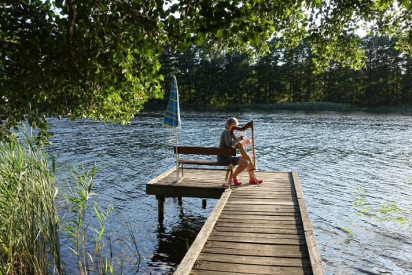 Ruheplatz am See.jpg