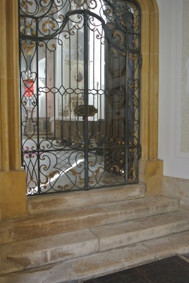Vor der Kapelle.jpg