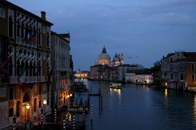 Blick von der Accademia-Brücke.jpg