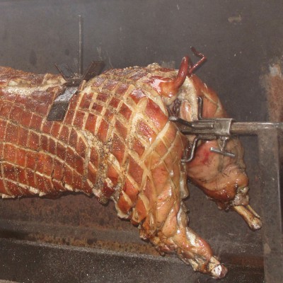 IMG_8601_Schwein_am_Spieß.jpg