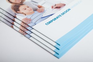 Broschüren-mit-2-fach-Ringöse-300x199.jpg