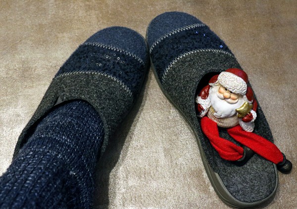 Hausschuhe und Klausi.jpg