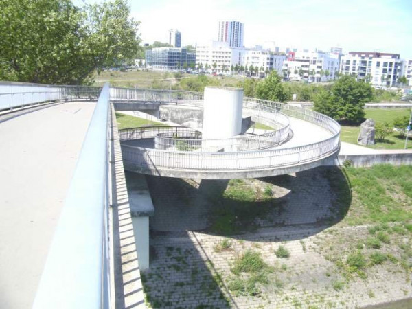 0000-Ludwigshafen-Schneckennudel-bruecke.JPG