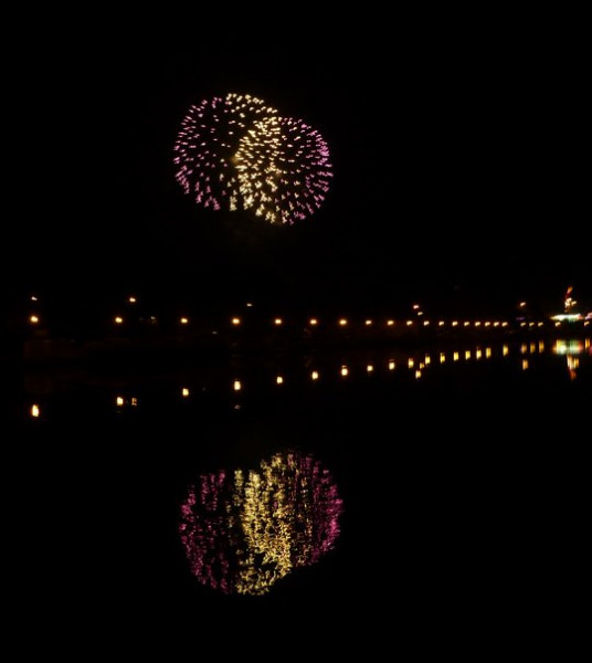 Feuerwerk Donau.jpg