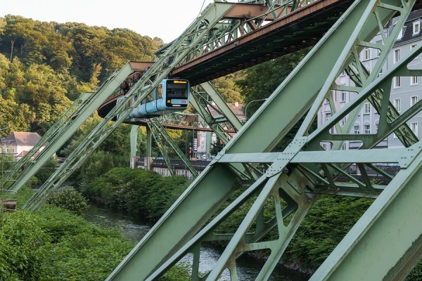 Schwebebahn.jpg