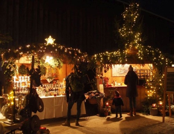 Christkindlmarkt Stand.jpg