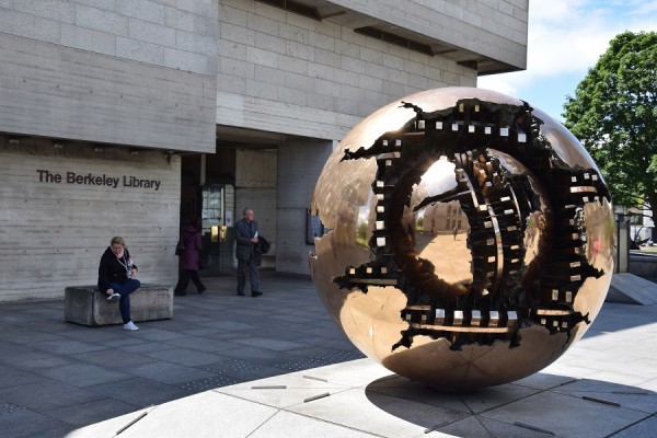 2017-06-06 Dublin Sfera con Sfera Sculpture_s.jpg