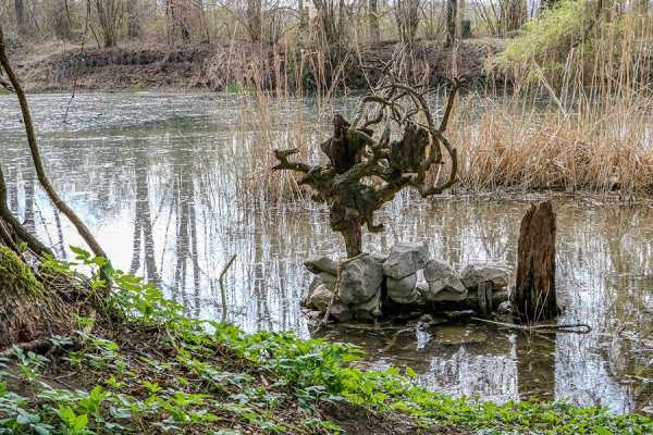 Kunst_im_Weiher.jpg