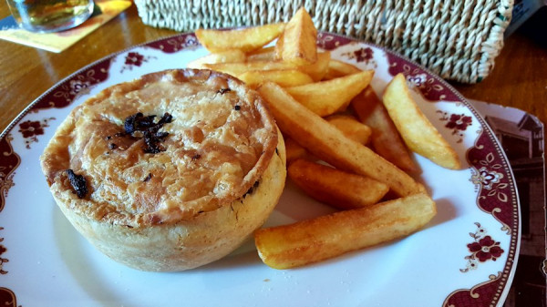 Schottland_Grantown_Pie&Chips_s.jpg