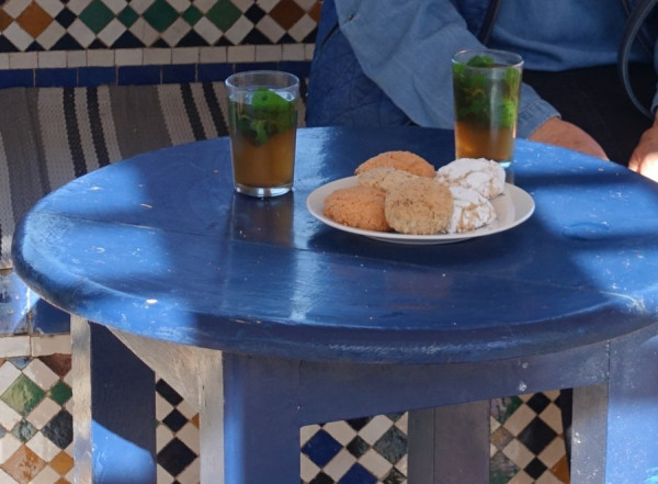 Whiskey Marocaine und Kekse in Marokkos.JPG