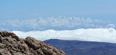 Europas größtes Teleskop auf Teneriffa, vom Teide gesehen.jpg