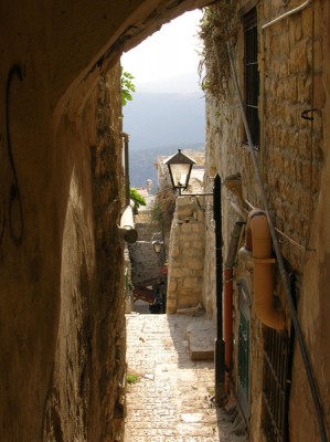 Safed.jpg