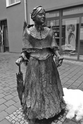 Nikon1 F3.5 BZ80 ISO800 BW11.JPG