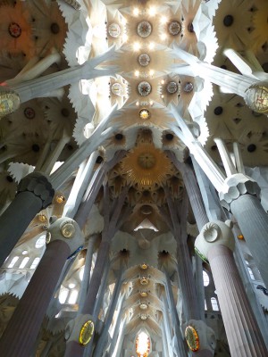 sagrada familia innen.jpg