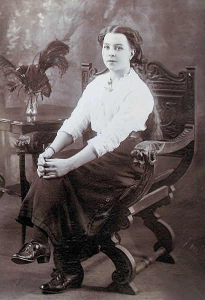 Mother 1908.jpg