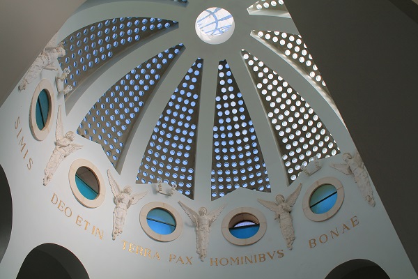 Israel - Hirtenfeldkirche Bethlehem.jpg