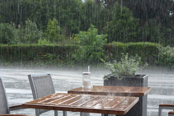 Regen im Café.jpg