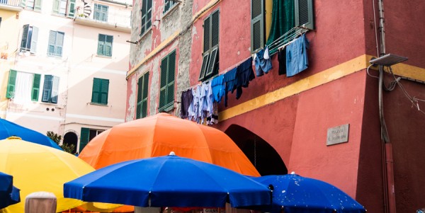 Vernazza Schirme.jpg