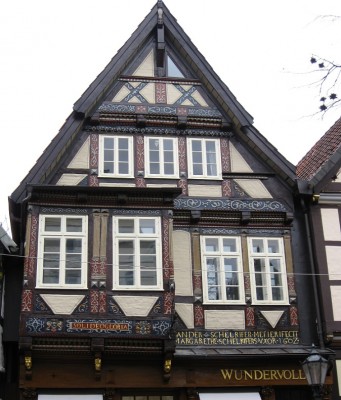 Fachwerkhaus mit kleinem Erker.jpg