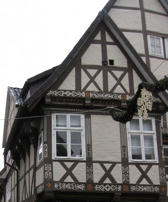Fachwerk mit Schnitzerreien.jpg