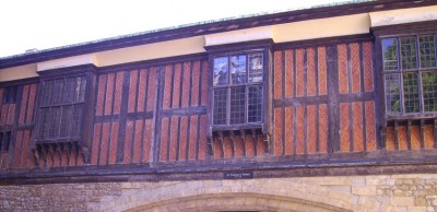 St Thomas´s Tower im Tower of London erbaut 1242.jpg