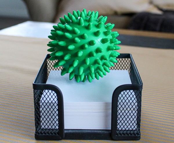 Zettelbox und Igelball.jpg