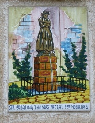 Schilder an den Häusern in Valldemosa.jpg