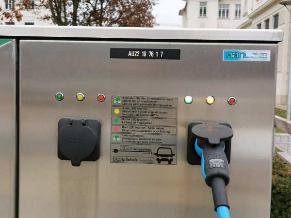 E-Auto-Ladestation.jpg