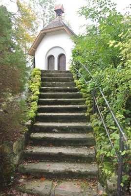 Treppe mit Kappelle.jpg