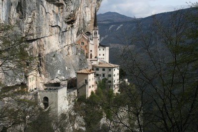 Madonna_della_Corona2.jpg
