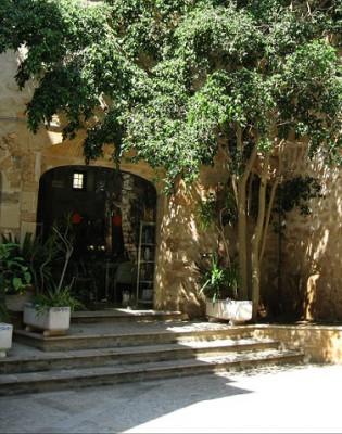 Treppen ins Museum in alcudia1.jpg