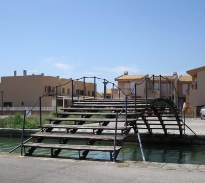 Überweg über einen kanal in Alcudia.jpg