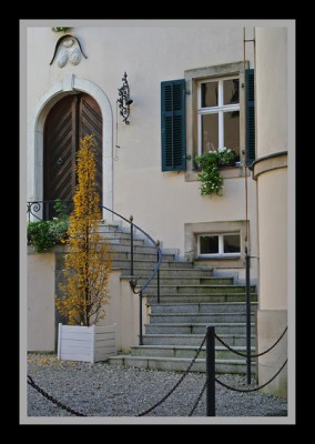 Hauptportal in Schloss Baldern.jpg