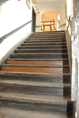 Treppenhaus auf Burg Katzenstein.jpg