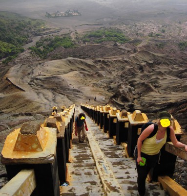 Treppe auf einen Vulkan, Indonesien Java (2).jpg