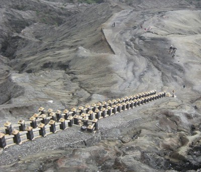 Treppe auf einen Vulkan in Indonesien_Anblick1 (2).jpg