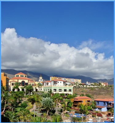 riesige Wolken und an den Bergen die Schatten.jpg