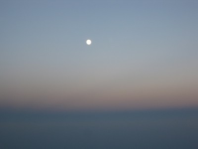 Beim Rückflug am späten Abend von Mallorca, Vollmond.jpg