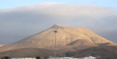 Vulkankegel auf Lanzarote.jpg