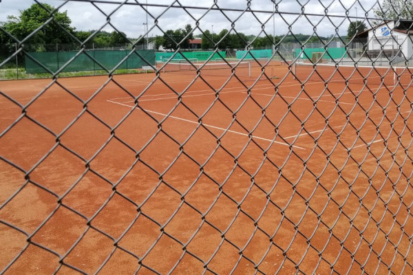 Tennisplatz.jpg