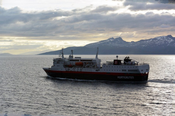 Hurtigruten H - Schornstein.jpg