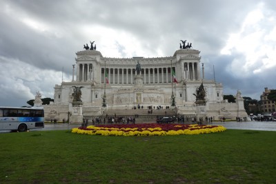 Rom2010_Monumento a Vittorio Emanuele II.jpg