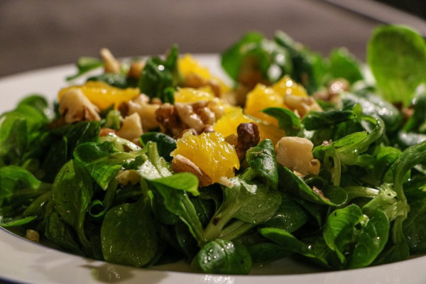 Feldsalat,Orangenfilets,Walnüsse.jpg