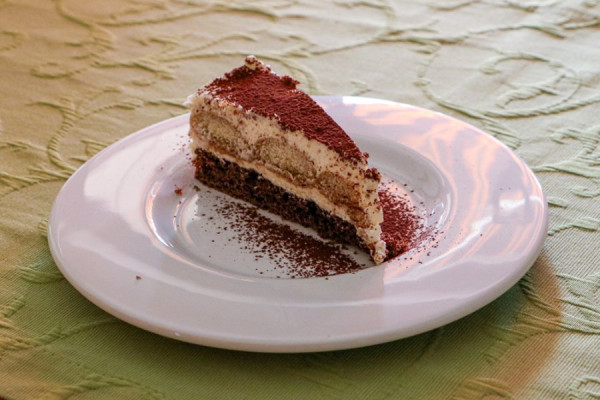 Tiramisu-Tortenstück.jpg