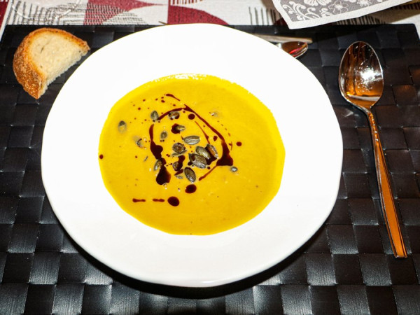 Steirische_Kürbiscreme-Suppe.jpg