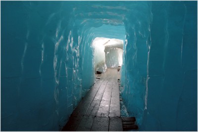 Eishöhle_Rhonegletscher.jpg