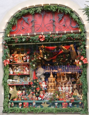 Nikon1 F4.2 BZ80 ISO 400 BW 16.JPG