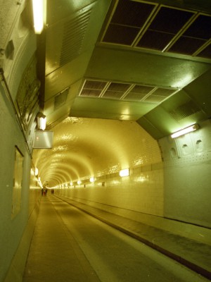 750_Elbtunnel.jpg